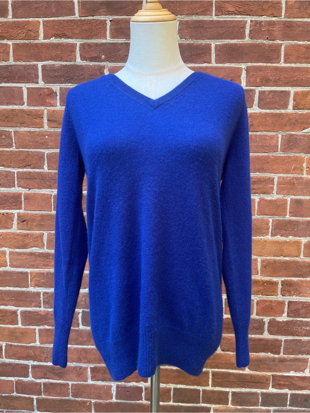 Equipment Cashmere V-Neck Sweater in Cobalt Blue